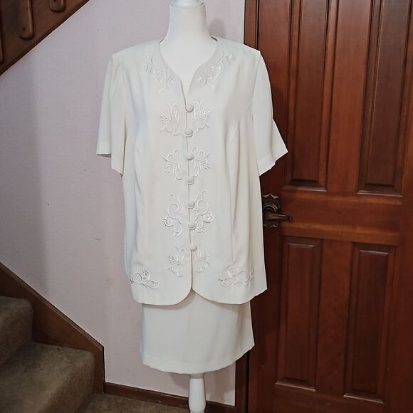 KSL, Karen Stevens, 2 piece top and skirt, ivory, 22w - Picture 1 of 7